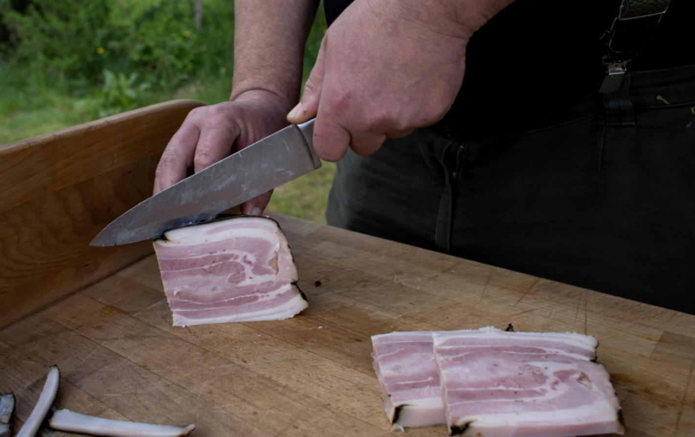 Сучасна кухня з обладнанням для су-від